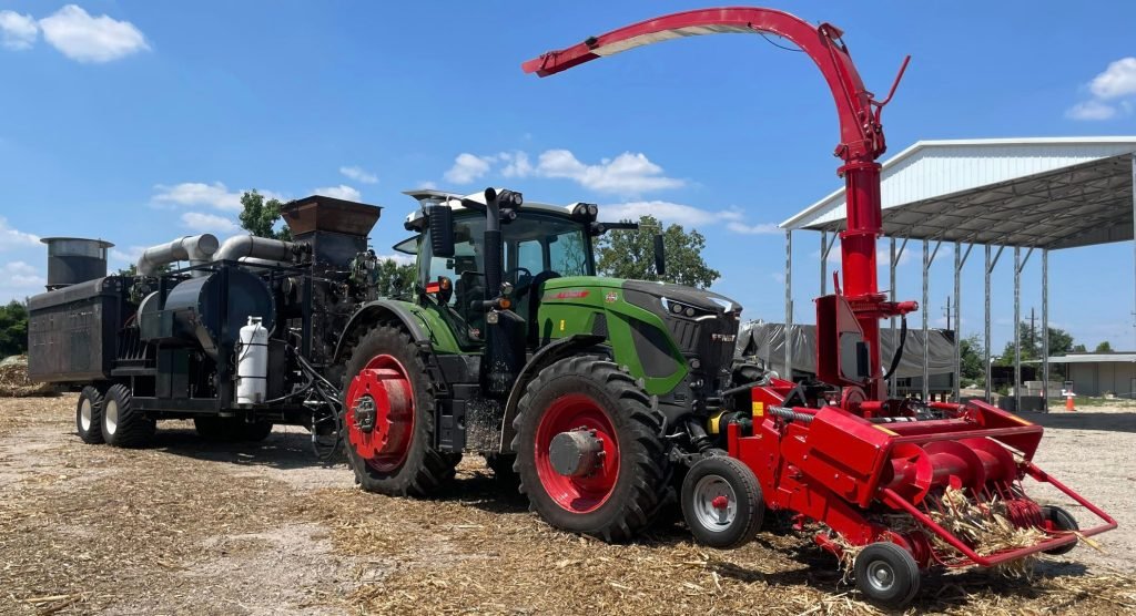 Le robot agricole d'Applied Carbon transforme les déchets de plantes en biochar pour capturer le CO2